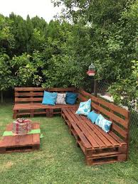 Pallets Outdoor Sofa And Table On Casters