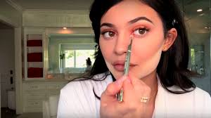 kylie jenner applies lip liner with her