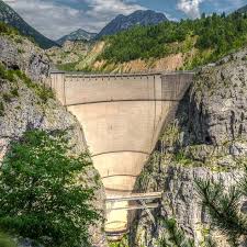 Planned by engineer semenza, vajont dam (263 meters) had to carry the electricity in all the houses of the country. 16 Idee Su Disastro Del Vajont Foto Storico Storia