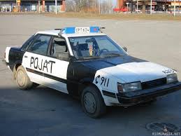 Kuvahaun tulos haulle kuva  poliisiautolla