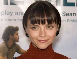 It provides a modern and youthful edge to the classic bob, making it a perfect hairdo to knock your years off. Christina Ricci Sporting An Ear Lob Length Bob Hair Cut Right Under The Ear Lobe
