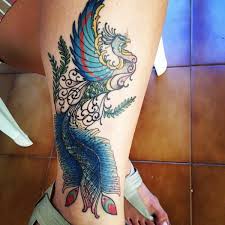 The tattoos look spectacular and have a way of not only enhancing one's personality but also express the majestic nature of the mythological bird that inspires the design. 101 Tatuagens Com O Passaro Mitologico Fenix