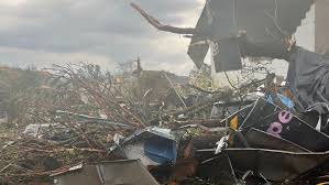 catastrophic tornado leaves at least 3