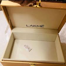 storage bo lakme golden vanity box