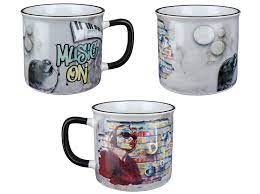 set of 3 cups coffee cups in street