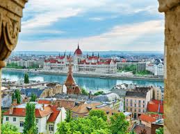 Budapest főváros önkormányzata pályázatot hirdet „budapest építészeti nívódíja 2020 elnyerésére. Escaping Covid A Michelin Star Meal On A Ferris Wheel In Budapest Times Of India Travel