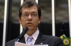 O deputado Laercio Oliveira (PR-SE) apresentou o Projeto de Lei 2145/11, que determina que os veículos abandonados em vias públicas, ou nos pátios dos ... - 2008100818451_La%25C3%25A9rcio%2520Oliveira%25201MED