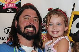 Now the dave grohl is such an awesome dude and absolute legend! Dave Grohl S Daughter Sings On The New Foo Fighters Album