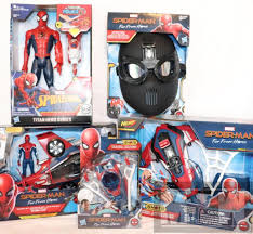 بعيدًا عن الوطن يذهب (بيتر باركر) وأصدقاؤه في عطلة صيفية إلى أوروبا، حيث يجد بيتر نفسه في محاولة لإنقاذ أصدقائه من يد الشرير المعروف باسم (ميستيريو). Spider Man Far From Home Toys Hasbro Online