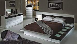 Wood beds provide a traditional, transitional or modern feel in your bedroom, while upholstered beds add softness and luxury. Idei Na Temu King Size Bedroom Sets 35 Spalnye Garnitury Nabory Mebeli Dlya Spalni Krovati