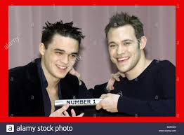 Pop Idol S Will Young And Gareth Gates Will Hands Over The
