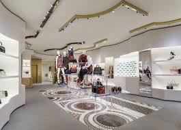 versace opens concept in chicago