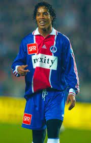 Legendary ronaldinho is officially hanging up his boots. Football Memories On Twitter Ronaldinho Paris Saint Germain Psg Paris Parisiens
