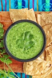 salsa verde cruda mexicana para tacos