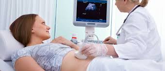 «durant les deuxième et troisième trimestres, les pertes de sang se font plus rares, mais elles sont généralement plus inquiétantes que celles du début de grossesse. Saignements Durant La Grossesse
