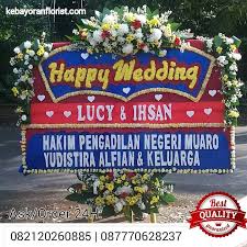 Berikut contoh gambar sketsa rumah sederhana beserta cara pembuatannya untuk referensi anda membangun rumah impian. Bunga Papan Happy Wedding Toko Karangan Bunga Papan Dan Rangkaian Bagus Di Jakarta 082120260885 T Sel