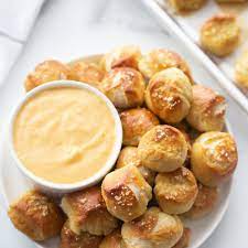 soft pretzel bites with cheese sauce
