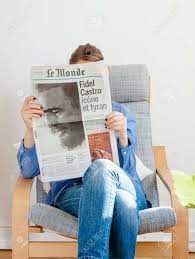 PARIS, FRANCE - NOV 29, 2016: Woman Reading Le Monde Newspaper With  Headline And Articles About Fidel Castro, Cuban President - Dead On  November 25, 2016 Stock Photo, Picture And Royalty Free Image. Image  65925833.
