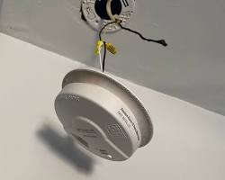 Image of malfunctioning smoke detector