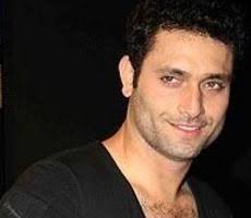 Bollywood actor Shiney Ahuja was arrested on charge of rape in Mumbai on Sunday. Shiney was also accused of threatening the victim, his domestic help. - 090614111615_shiney_ahuja