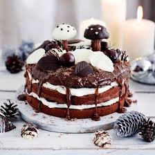 We look for a richly sweet and perfectly spiced christmas this year's best christmas cake is topped with gold fondant stars, snowflakes and a dusting of shimmering edible glitter. Christmas Cake Decorations How To Decorate A Christmas Cake