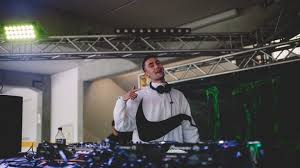 The 2019 grand final defeat to richmond is the only final match he hasn't been quoted by the match review officer since 2017. Toby Green Revives The Old School Electro Sound In Rave Inspired Smoke Edm Com The Latest Electronic Dance Music News Reviews Artists