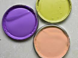 qué se forma al mezclar pintura violeta
