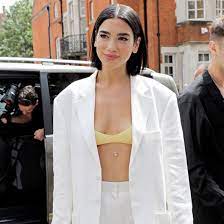 Dua lipa spent much of 2019 recording what would become her second studio solo album, future nostalgia which was released on march 27, 2020, to critical acclaim. Dua Lipa Jetzt Hat Sie Sich Diesen Hollywood Hottie Geschnappt Cosmopolitan