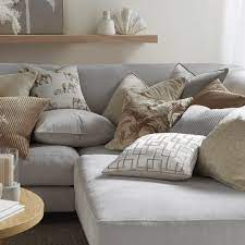 how to arrange cushions on sofa