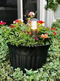 flower pot makeover with spray paint