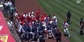 crazy MLB fight as SIX players ejected ...