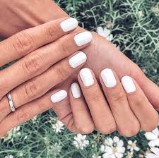 Diseño de uñas en piel morena | manicure, nails. 25 Ideas De Manicura Blanca Para Las Unas Este Verano