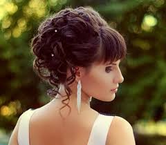 Короткая стильная стрижка очень популярна среди современных женщин. Pricheski Na Vypusknoj S Chelkoj V Shkolu Otzyvy