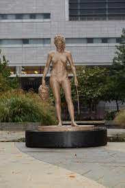 The Artist Behind a (Very Questionable) Nude Public Statue of Medusa as a  Feminist Avenger Defends His Work
