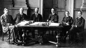 Der versailler vertrag war das offizielle dokument, das den kriegszustand zwischen deutschland und den alliierten und damit den unterzeichnet wurde er am 28. Vertrag Von Versailles 1919 Erster Weltkrieg Ende Politik Sz De