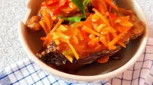 Masukkan sos cili thai, kacau dan masak sekejap. Ikan Nila Pedas Manis Dimanaja Com
