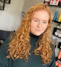 People with fine thin hair often have trouble finding a hairstyle that works because their hair just won't settle properly with most haircuts, be it layers, curls, or bangs. 20 Incredible Hairstyles For Thin Curly Hair Styledope