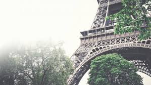 Tour Eiffel In A Foggy Day Hd