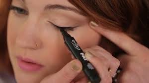 Clamp it down on the base of your eyelashes to give them a slight arch. How To Apply Eyeliner Like A Pro Step By Step Videos And Tips For Applying Eyeliner