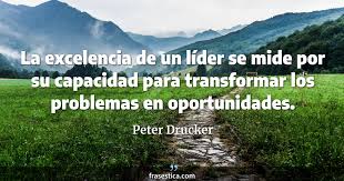 Peter Drucker frase: La excelencia de un líder se mide por su capacidad  para transformar