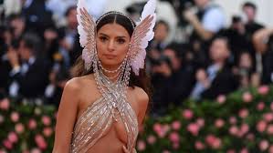 Caitlin stasey is an australian actress in hollywood who has harnessed her anger against the systematic sexism of the film and television industries into a force of uncensored activism. Emily Ratajkowski S Armpit Hair On Full Display In Harper S Bazaar
