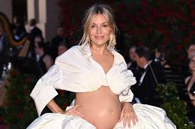 pregnant sienna miller wears epic cut