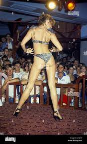 Australia stripper in pub mourouba hi