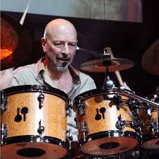 Standing on the shoulder's this video contains the entire 2006 modern drummer festival performance of steve smith's jazz. Steve Smith Biography Famous Drummers