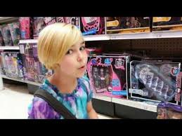 monster high hunting at toys r us 13