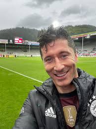 Score 41 in bundesliga and can't score against slovakia? Robert Lewandowski On Twitter I Achieved A Goal That Once Seemed Impossible To Imagine Lewy40 I M So Unbelievably Proud To Make History For Fcbayern And To Play A Part In Creating