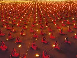 100 000 буддийских монахов в молитве за мир на Земле