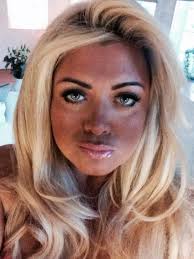 Blonde highlights on dark blonde hair is a classic blended blonde and ash brown. Kim On Twitter Missgemcollins Friday Night Tanned And Ready To Parddyyyy Have Fun Tweeps Xxx Tan Blonde Pink Lips Xxx Http T Co Z1brli44cd