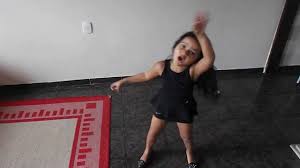 Dançando música das blackpink mais uma vez. Menina De 4 Anos Dancando Show Das Poderosas Youtube Slip Dress Fashion