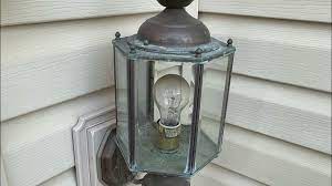 replace bulb of outdoor light in 2